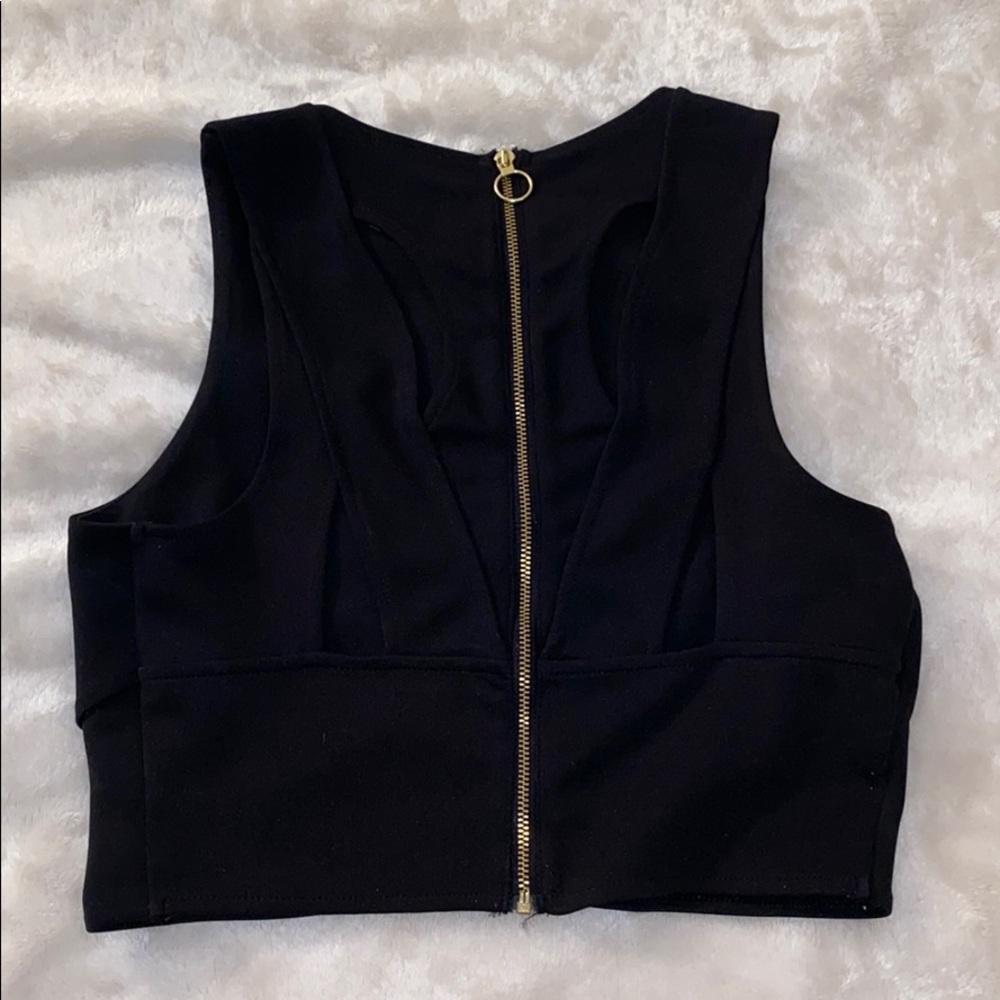 Express Cropped Top - Picture 3 of 4
